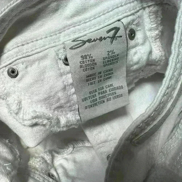 Seven7 White Distressed Jean Shorts Size 6 - Picture 5 of 5